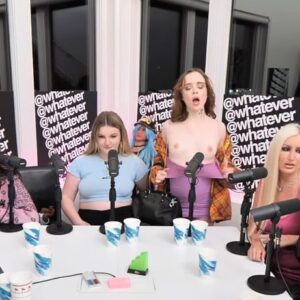 Cualquiera que sea el podcast Flash Tits Girl llamado Video de un coño en vivo de YouTube