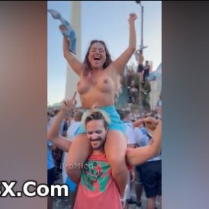 Chicas de Argentina enseñando las tetas por ganar el campeonato de selecciones