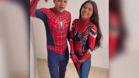 Nuevo vídeo porno de la Mujer Araña y su pareja - Porno Colombiano