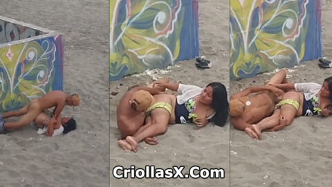 Pareja de amigos sorprendieron teniendo sexo en una playa de Ecuador - Porno Criollo