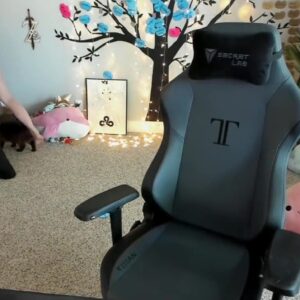 Stpeach con pantalones cortos en la transmisión de twitch