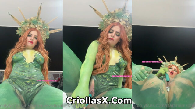 IsaRamirezOficial colombiana con el cuerpo pintado masturbándose para Onlyfans Colombia