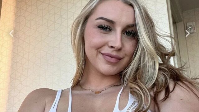 Madison Skyy montando y persiguiendo mi consolador solo video