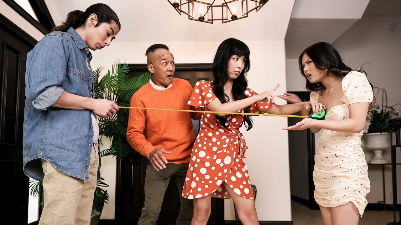 Asian teen and her MILF mom are both squirters!