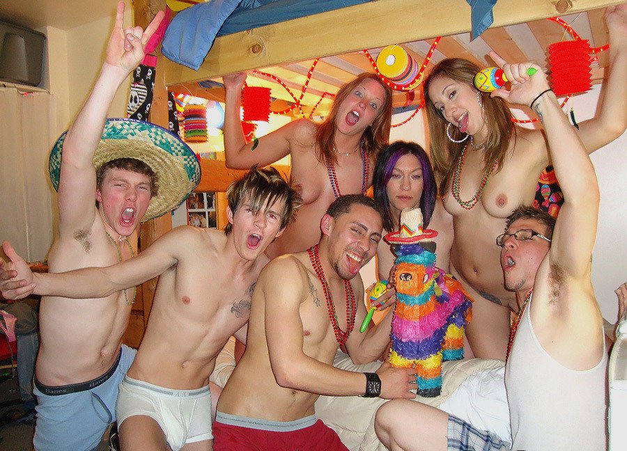 Sexy amateur college girls and uncensored dorm room sex