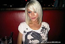 Super hot blonde girlfriend with big tits shares her XXX pics