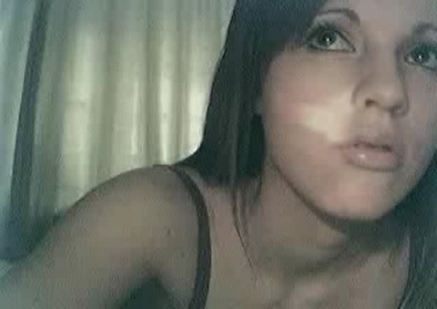 Hot naked babe fucks her ass on the camera