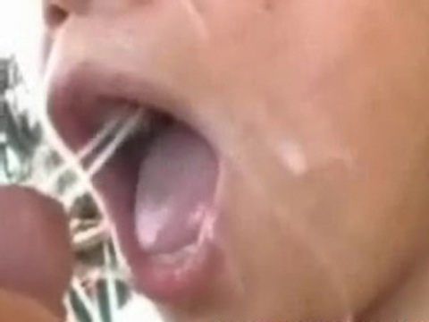 Sexy girlfriend gets her face splattered with cum