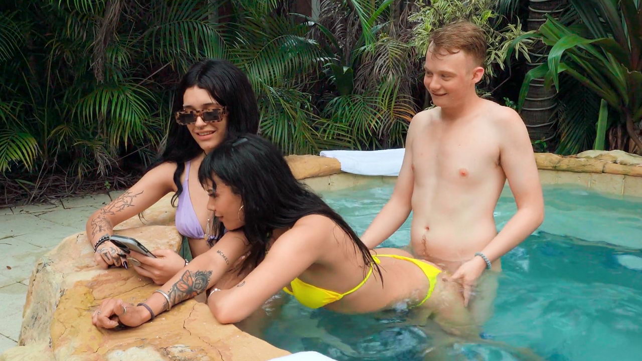 Fucking gf’s bff in the swimming pool right behind her back
