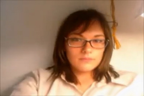 Amateur babe masturbates on webcam